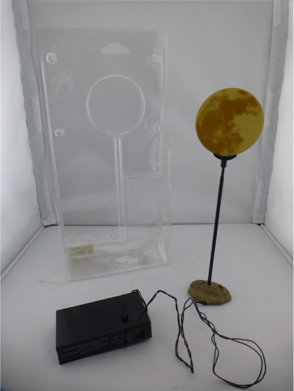 Michaels Lighted Moon Lamp LED Battery Operated Desk Night Light Celestial I2